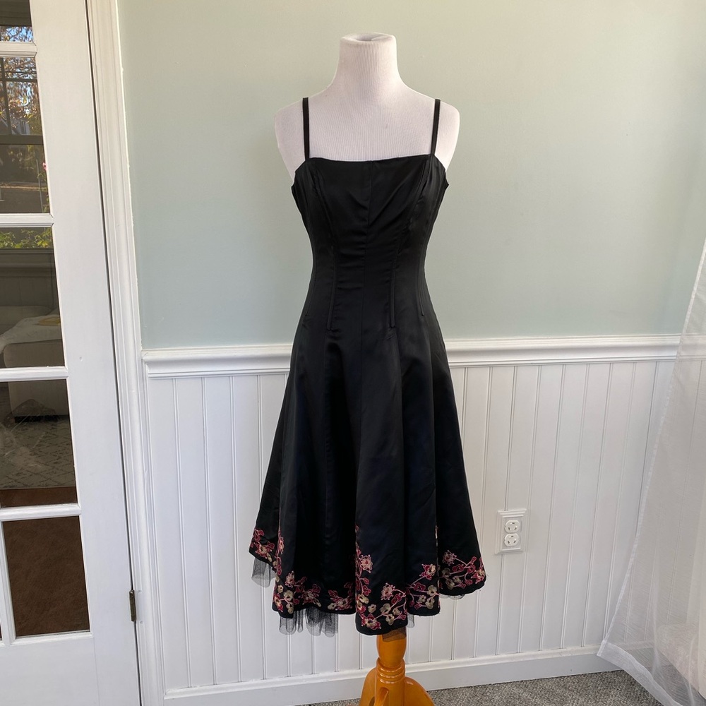 Vintage BetsyJohnson Formal black silk midi dress with embroidered detail size 6